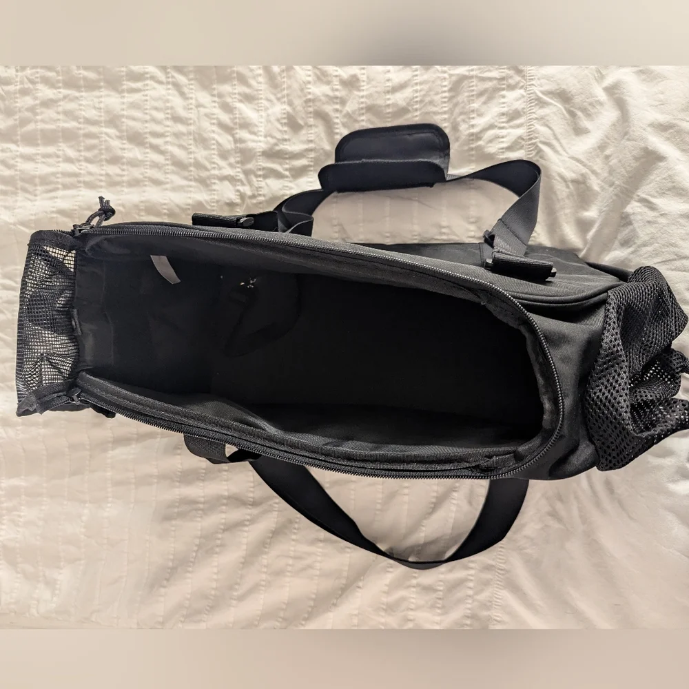 BurgeonNest Dog Carrier Tote Bag - Zip Mesh Top, Inner Tether, Pockets